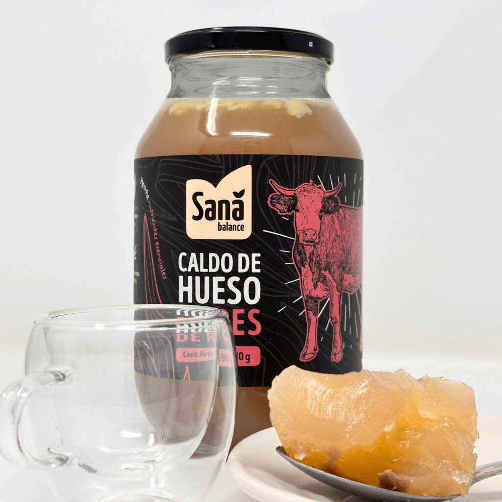 Frasco de caldo de hueso de res Sana Balance con huesos y vaso – sin conservadores, 100% natural